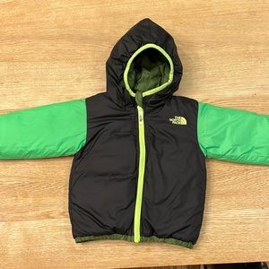 2T reversible North Face down coat. Green/black with hood